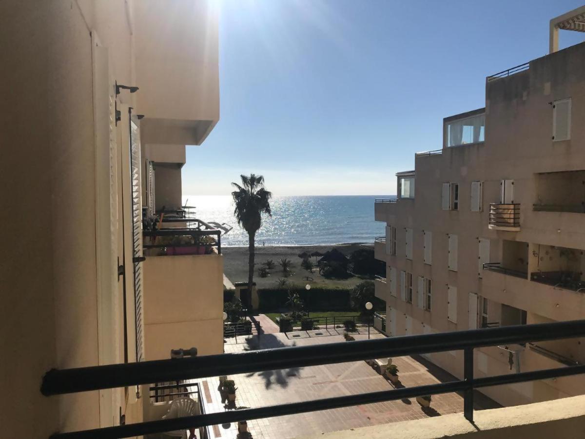 Espectacular Residencial En 1A Linea Con Piscina Apartment Benajarafe Exterior photo